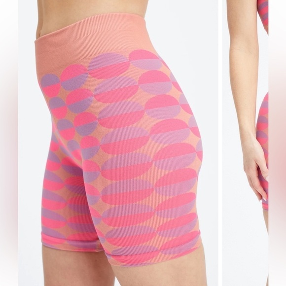 Fabletics Vanessa Hudgens patterned Seamless High-Waisted 9'' Short size small - Picture 9 of 10